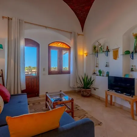 Lagoon View 1-Bedroom Apartment In West Golf El Gouna